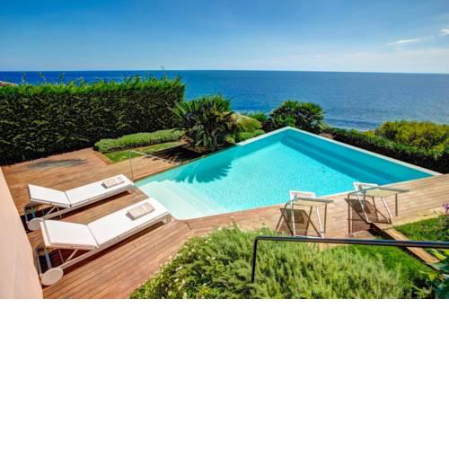 Llafranc Villa Sleeps 8 WiFi