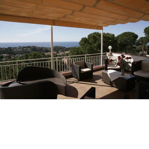 LLoret de Mar- Well-equipped modern villa with pool and seaview for 10 persons
