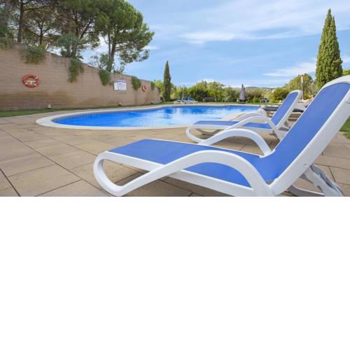Lloret de Mar Apartment Sleeps 4 with Pool Air Con and WiFi