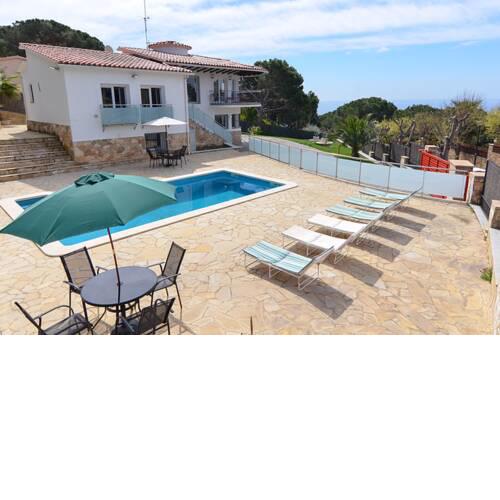 Lloret de Mar Villa Sleeps 10 Pool Air Con WiFi
