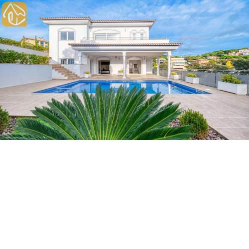 Lloret de Mar Villa Sleeps 10 Pool WiFi