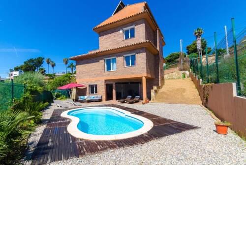 Lloret de Mar Villa Sleeps 10 Pool WiFi