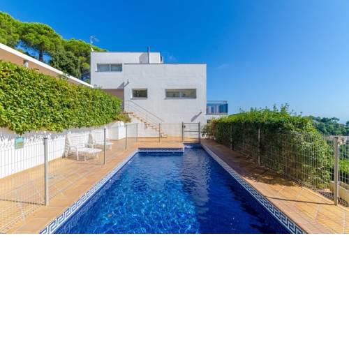 Lloret de Mar Villa Sleeps 10 Pool WiFi