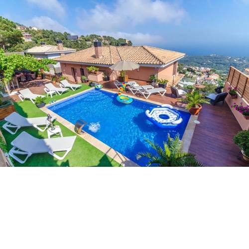 Lloret de Mar Villa Sleeps 10 Pool WiFi
