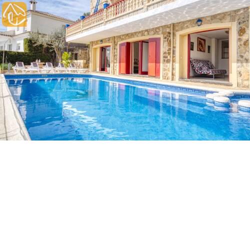 Lloret de Mar Villa Sleeps 10 with Pool and WiFi