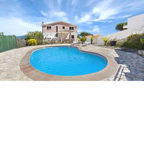 Lloret de Mar Villa Sleeps 10 with Pool