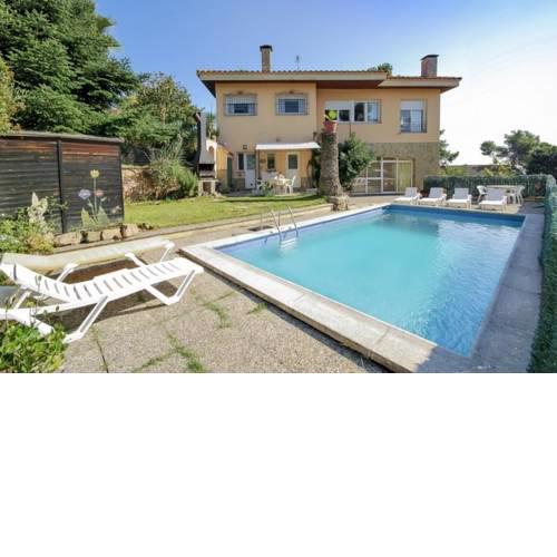 Lloret de Mar Villa Sleeps 12 Pool WiFi