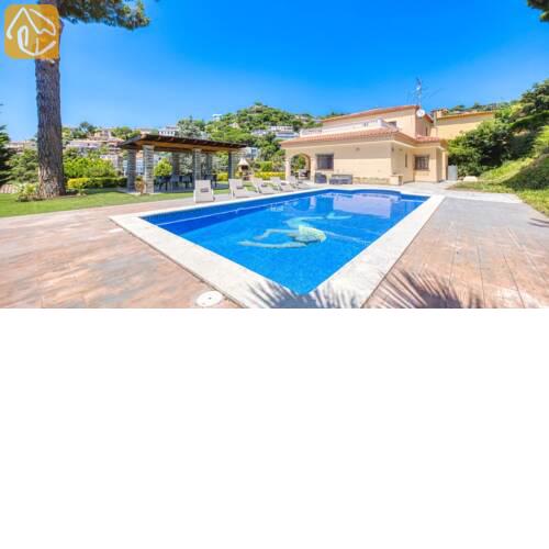 Lloret de Mar Villa Sleeps 12 Pool WiFi