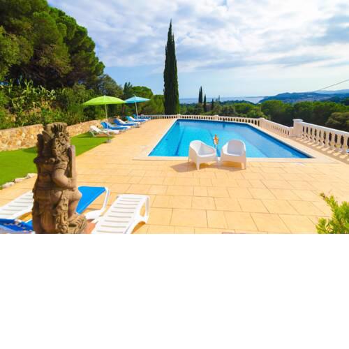 Lloret de Mar Villa Sleeps 14 Pool WiFi