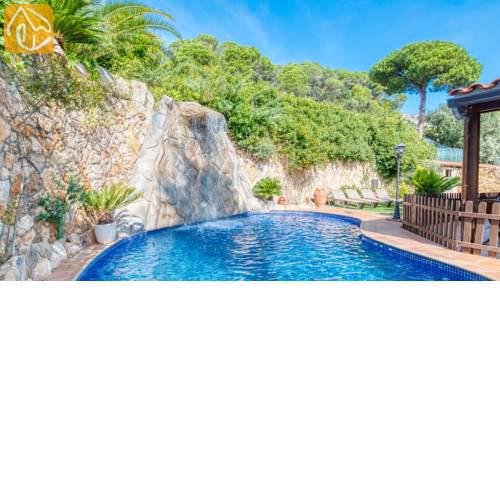 Lloret de Mar Villa Sleeps 15 Pool Air Con WiFi