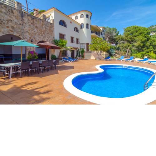 Lloret de Mar Villa Sleeps 16 Pool WiFi