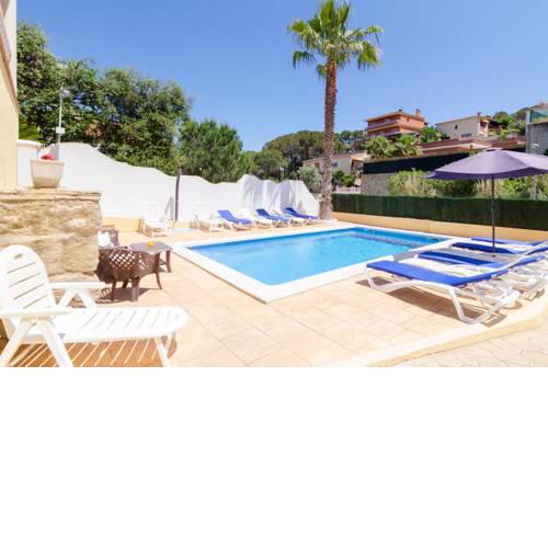 Lloret de Mar Villa Sleeps 18 Pool WiFi