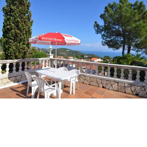 Lloret de Mar Villa Sleeps 4 Air Con WiFi