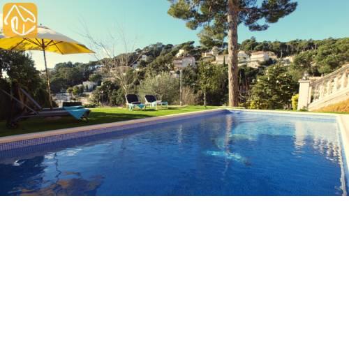 Lloret de Mar Villa Sleeps 4 Pool WiFi