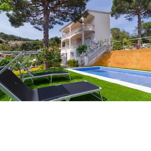 Lloret de Mar Villa Sleeps 4 Pool WiFi
