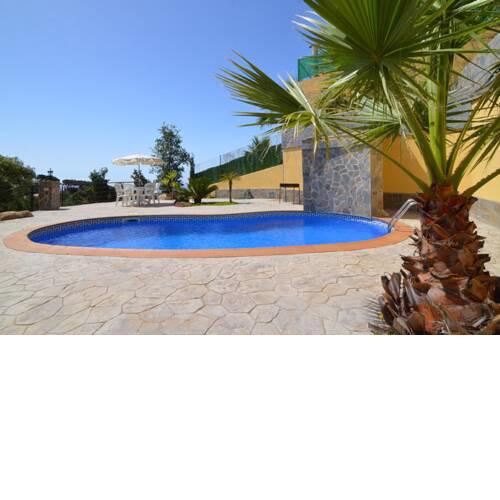 Lloret de Mar Villa Sleeps 4 Pool