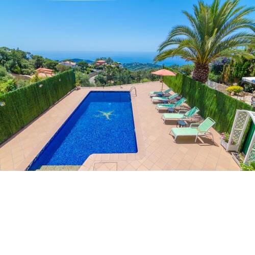 Lloret de Mar Villa Sleeps 5 Pool Air Con WiFi