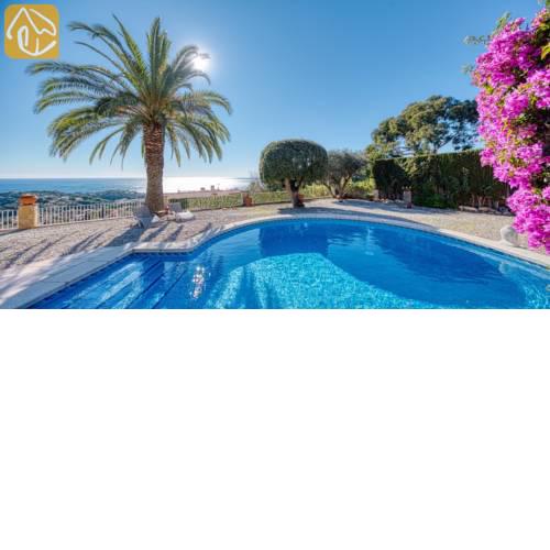 Lloret de Mar Villa Sleeps 5 Pool WiFi