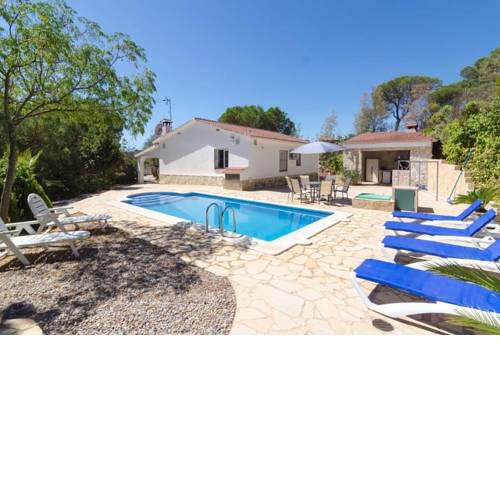Lloret de Mar Villa Sleeps 6 Pool Air Con WiFi