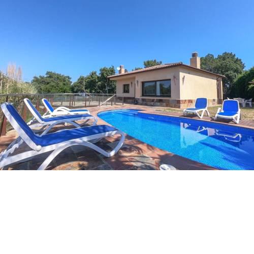 Lloret de Mar Villa Sleeps 6 Pool Air Con WiFi