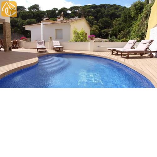 Lloret de Mar Villa Sleeps 6 Pool WiFi