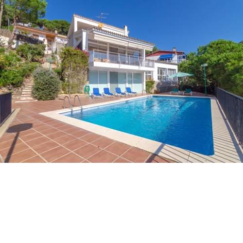 Lloret de Mar Villa Sleeps 6 Pool WiFi
