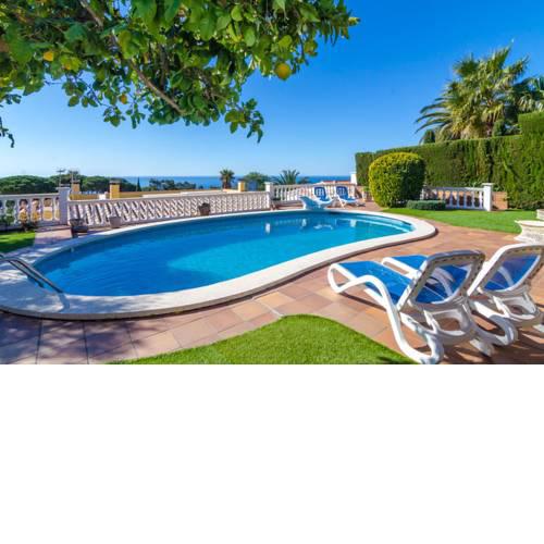 Lloret de Mar Villa Sleeps 6 Pool WiFi