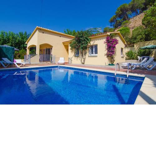 Lloret de Mar Villa Sleeps 6 Pool WiFi