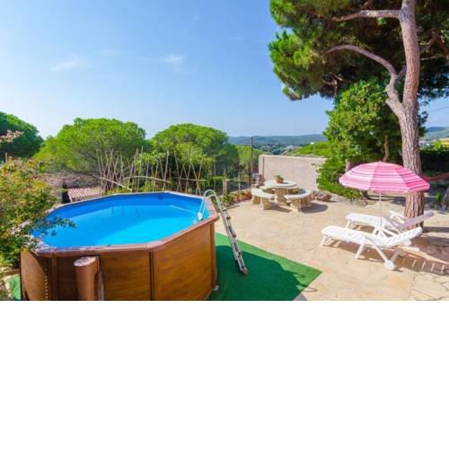 Lloret de Mar Villa Sleeps 6 Pool