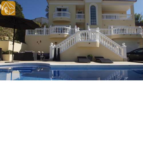Lloret de Mar Villa Sleeps 7 Pool Air Con WiFi
