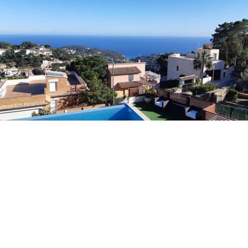 Lloret de Mar Villa Sleeps 7 Pool WiFi