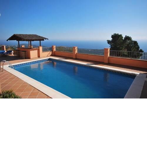 Lloret de Mar Villa Sleeps 8 Pool Air Con WiFi