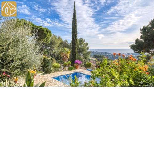 Lloret de Mar Villa Sleeps 8 Pool WiFi