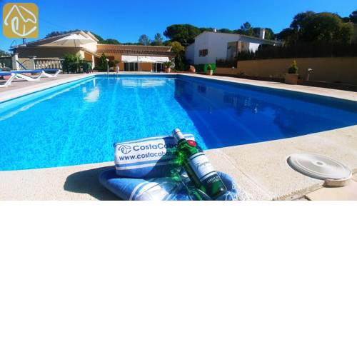 Lloret de Mar Villa Sleeps 8 Pool WiFi