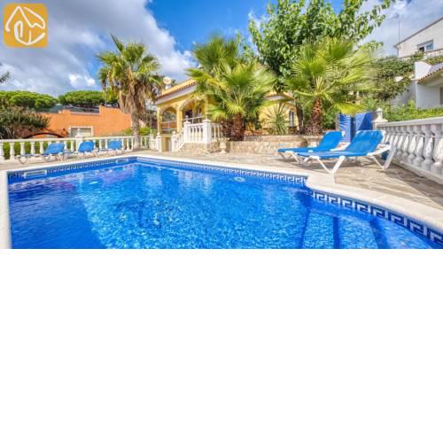 Lloret de Mar Villa Sleeps 8 Pool WiFi
