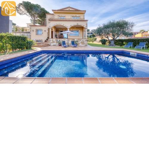Lloret de Mar Villa Sleeps 8 Pool WiFi