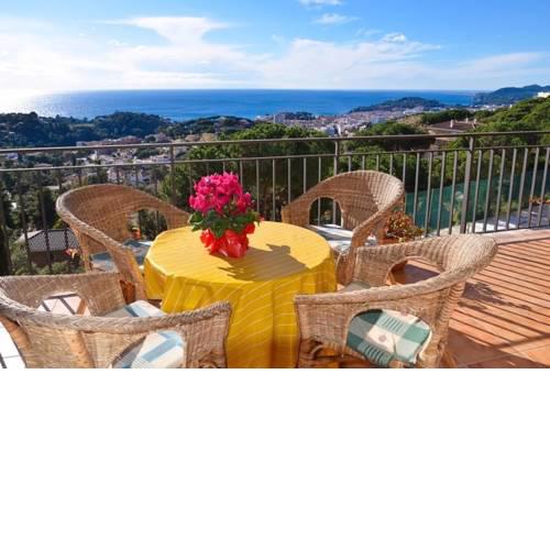 Lloret de Mar Villa Sleeps 8 Pool WiFi