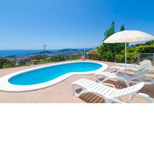 Lloret de Mar Villa Sleeps 8 Pool WiFi