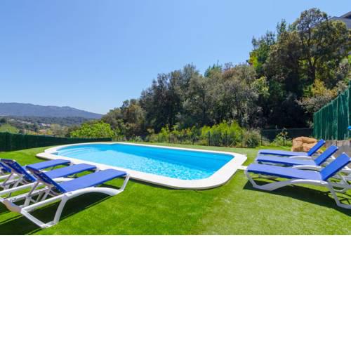 Lloret de Mar Villa Sleeps 8 Pool WiFi