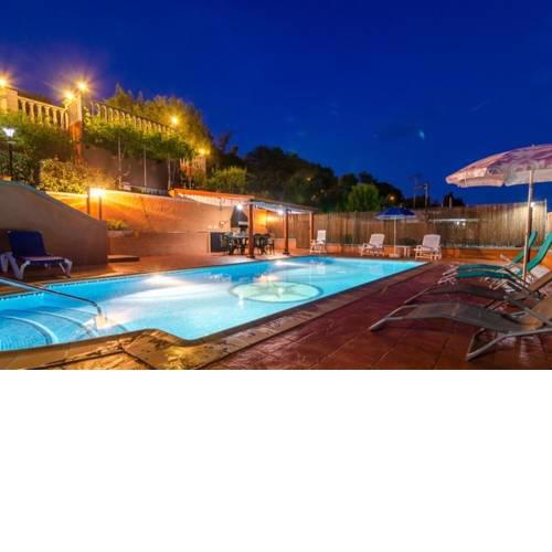 Lloret de Mar Villa Sleeps 9 Pool WiFi