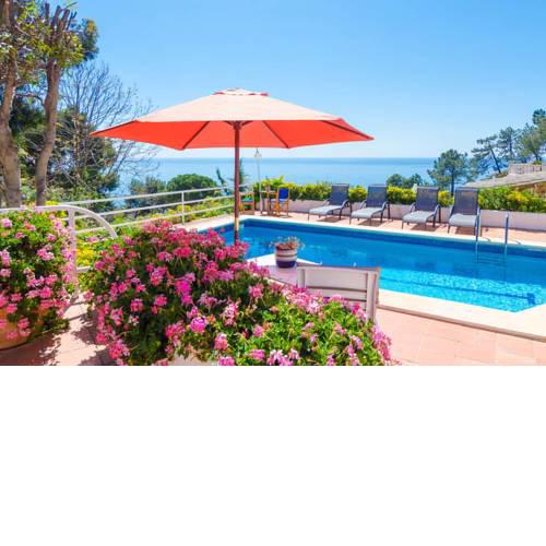 Lloret de Mar Villa Sleeps 9 Pool