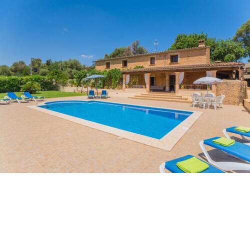 Lloret de Vistalegre Holiday Home Sleeps 8 with Pool and WiFi