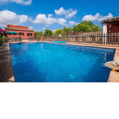 Lloseta Holiday Home Sleeps 4 with Pool Air Con and WiFi