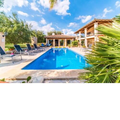 Lloseta Holiday Home Sleeps 6 with Pool and Air Con