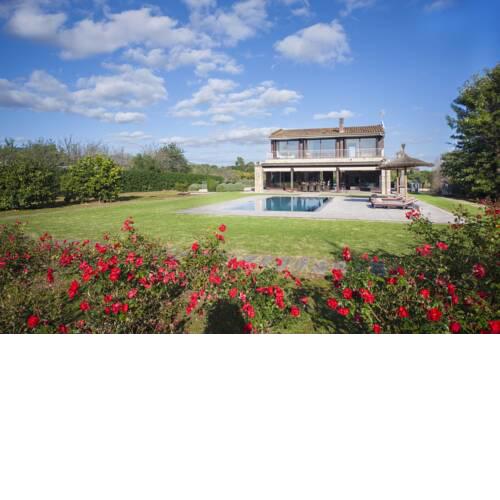 Lloseta Villa Sleeps 8 with Pool Air Con and WiFi