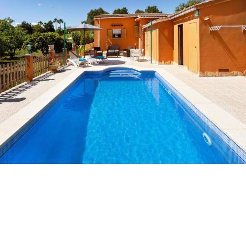 Llubí, beautiful house with pool surrounded by nature