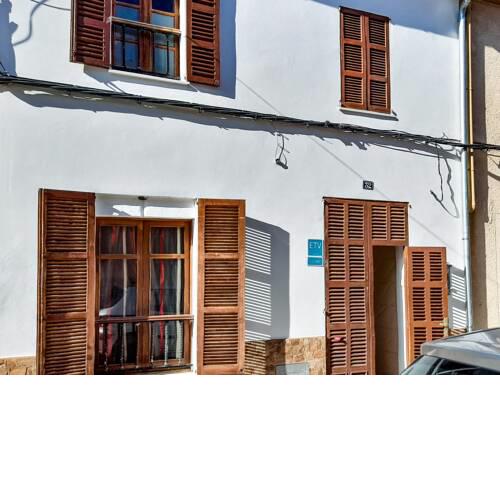 Lluna - Experience the island on a quiet town