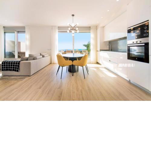 LM352B- Spacious family penthouse with sea view