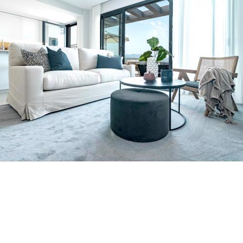 LME9F1- Penthouse, amazing views, families only