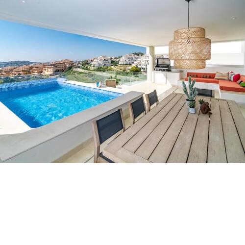 LMR- Luxury apartment, private pool, stunning view